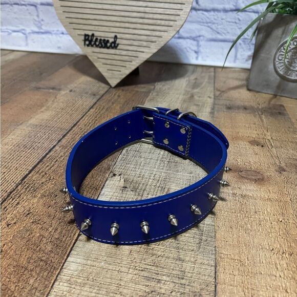 Blue spiked dog collar 
Approx measurements in photos - Picture 2 of 8